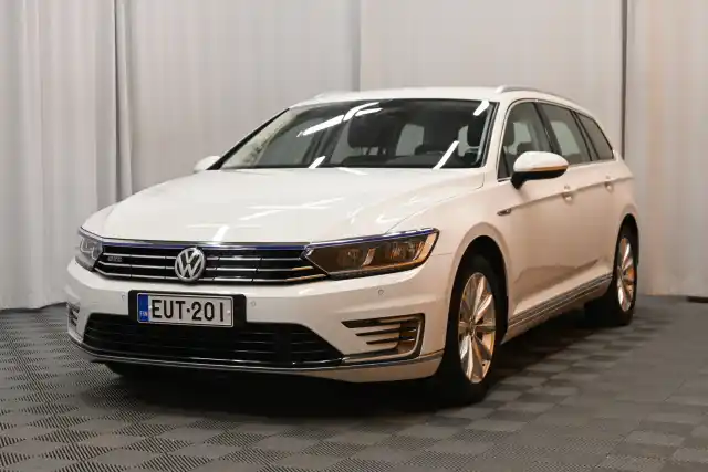 Valkoinen Farmari, Volkswagen Passat – EUT-201