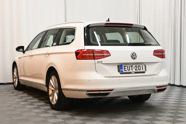 Valkoinen Farmari, Volkswagen Passat – EUT-201