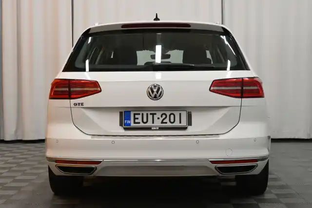 Valkoinen Farmari, Volkswagen Passat – EUT-201