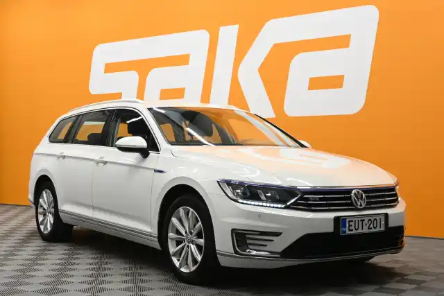 Valkoinen Farmari, Volkswagen Passat – EUT-201