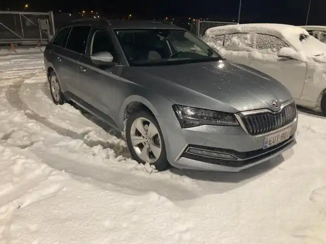 Harmaa Farmari, Skoda Superb – EUT-901