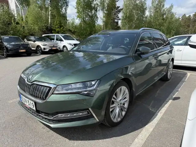 Vihreä Farmari, Skoda Superb – EUV-319