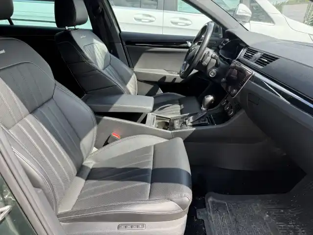 Vihreä Farmari, Skoda Superb – EUV-319