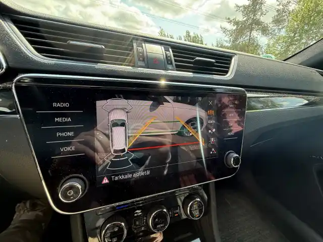 Vihreä Farmari, Skoda Superb – EUV-319