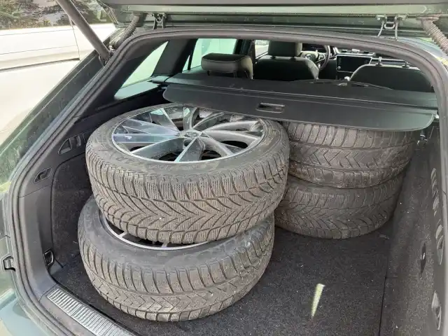 Vihreä Farmari, Skoda Superb – EUV-319