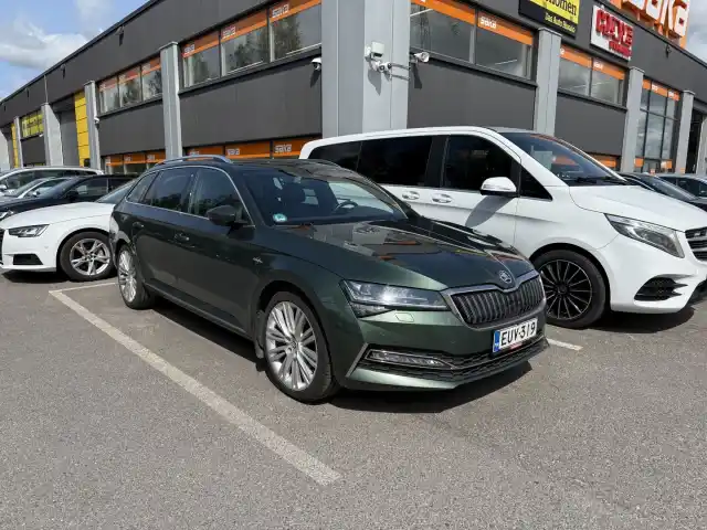 Vihreä Farmari, Skoda Superb – EUV-319