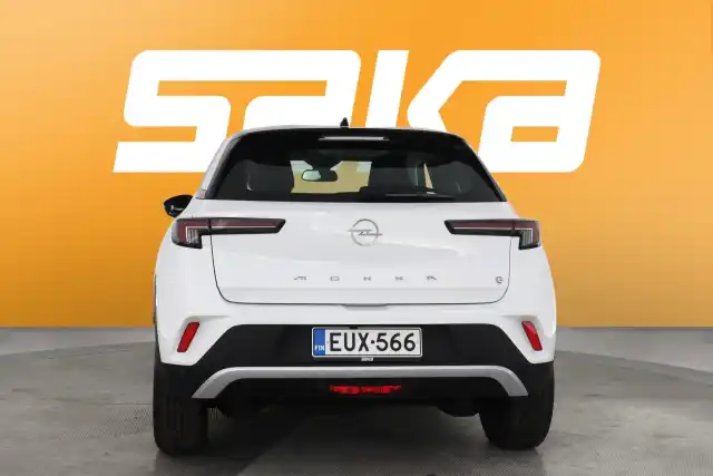 Valkoinen Maastoauto, Opel Mokka-e – EUX-566