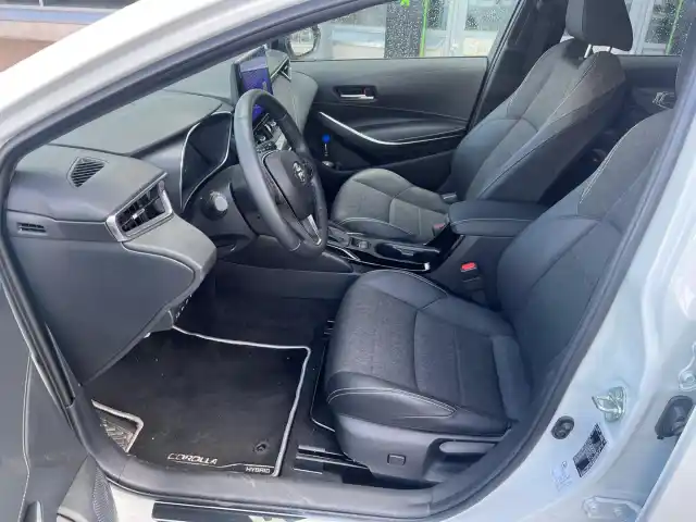 Valkoinen Farmari, Toyota Corolla – EVB-331