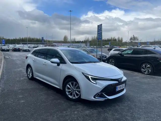 Valkoinen Farmari, Toyota Corolla – EVB-331