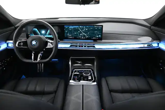 Musta Sedan, BMW i7 – EVC-772