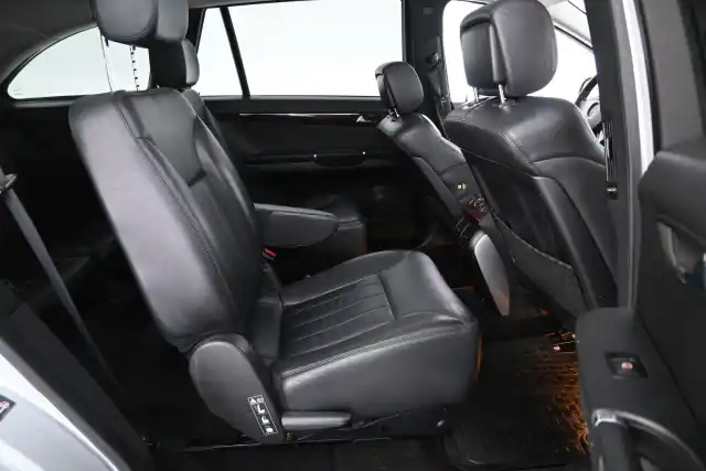 Hopea Tila-auto, Mercedes-Benz R – EVC-881