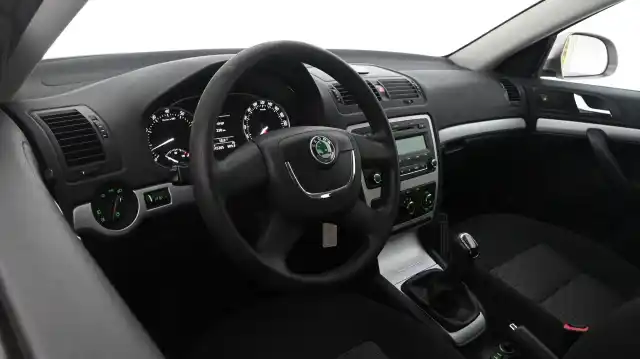 Ruskea (beige) Viistoperä, Skoda Octavia – EVI-434