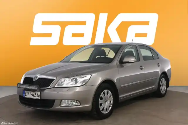 Ruskea (beige) Viistoperä, Skoda Octavia – EVI-434