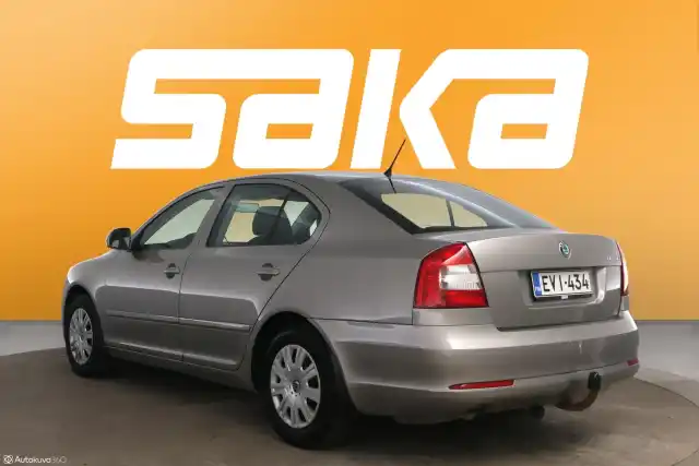 Ruskea (beige) Viistoperä, Skoda Octavia – EVI-434