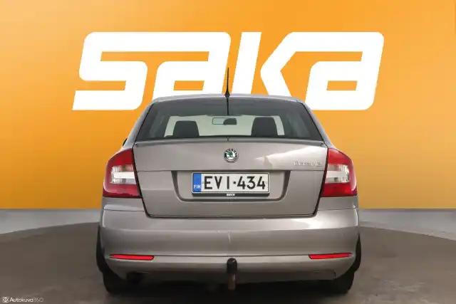 Ruskea (beige) Viistoperä, Skoda Octavia – EVI-434