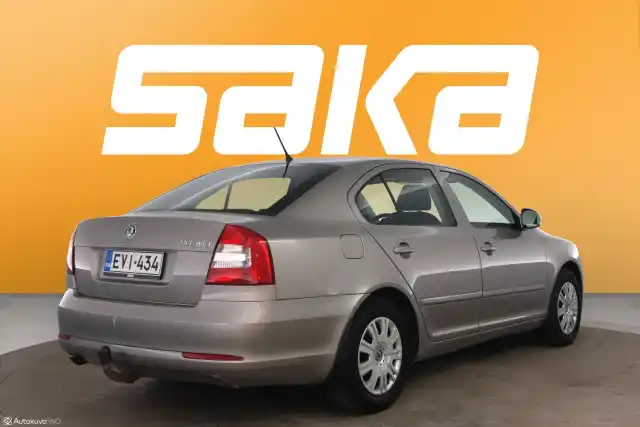 Ruskea (beige) Viistoperä, Skoda Octavia – EVI-434