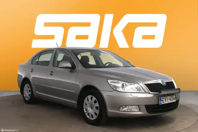 Ruskea (beige) Viistoperä, Skoda Octavia – EVI-434