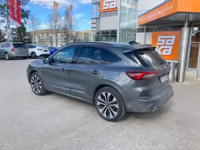 Harmaa Maastoauto, Ford Kuga – EVL-300
