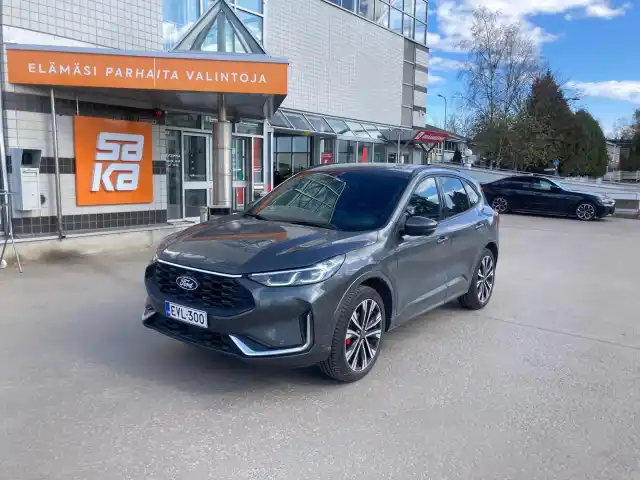 Harmaa Maastoauto, Ford Kuga – EVL-300