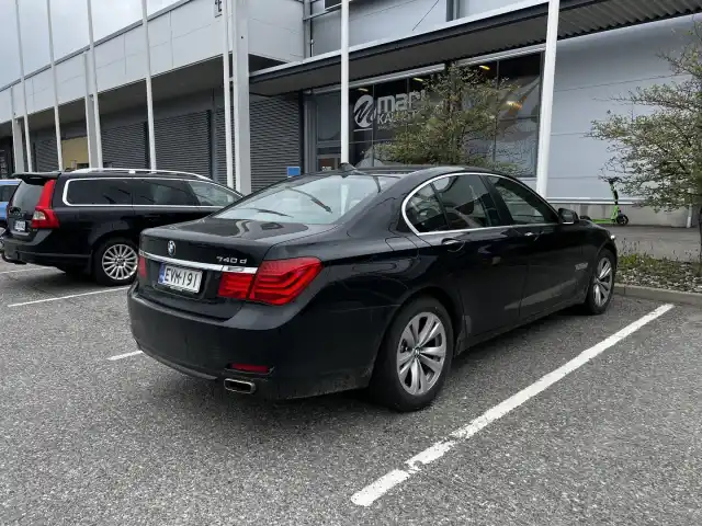 Musta Sedan, BMW 740 – EVM-191