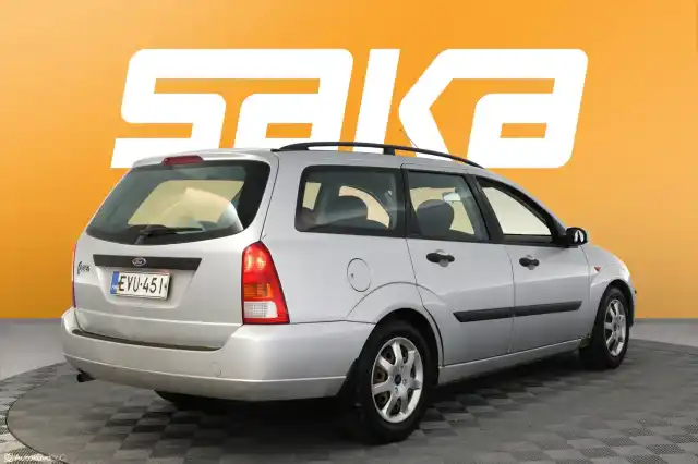 Harmaa Farmari, Ford Focus – EVU-451