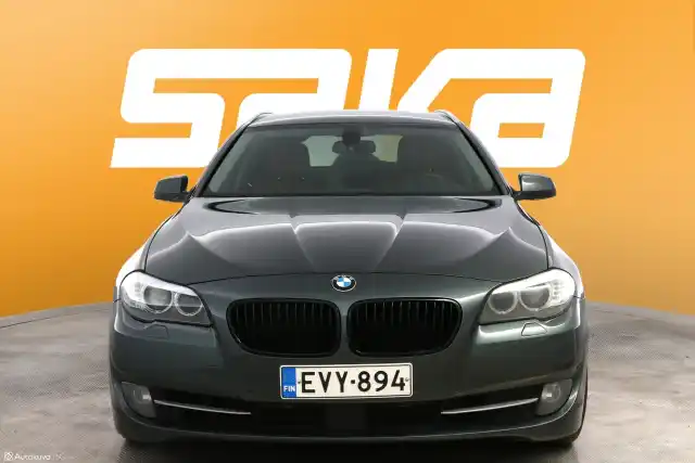 Vihreä Farmari, BMW 535 – EVY-894