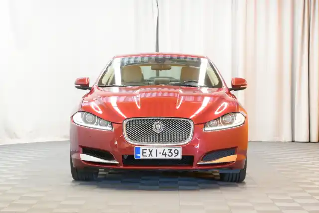 Punainen Sedan, Jaguar XF – EXI-439