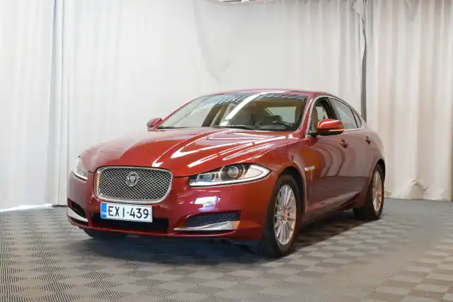 Punainen Sedan, Jaguar XF – EXI-439