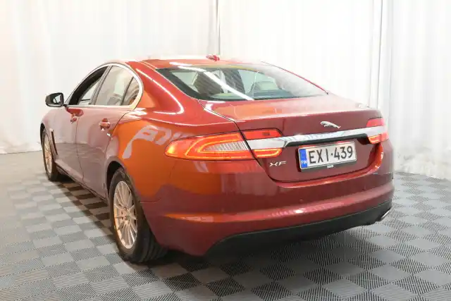 Punainen Sedan, Jaguar XF – EXI-439