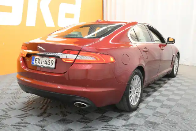 Punainen Sedan, Jaguar XF – EXI-439