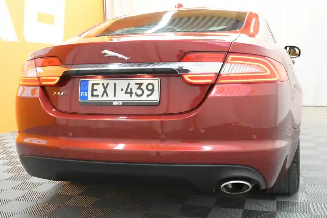 Punainen Sedan, Jaguar XF – EXI-439