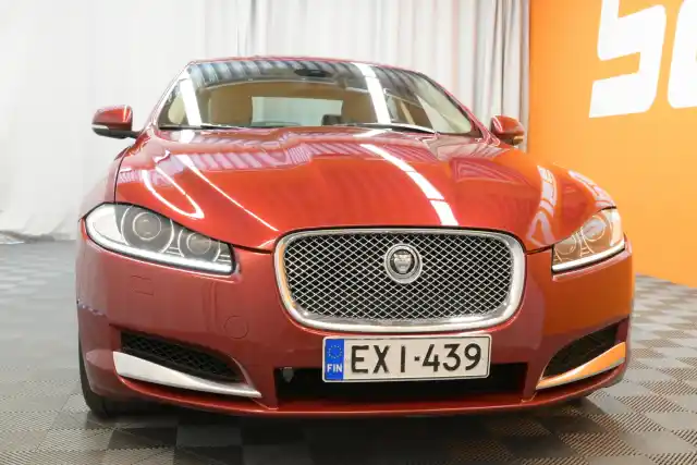 Punainen Sedan, Jaguar XF – EXI-439