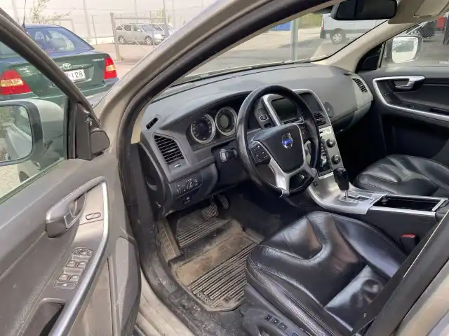 Ruskea (beige) Maastoauto, Volvo XC60 – EXI-616
