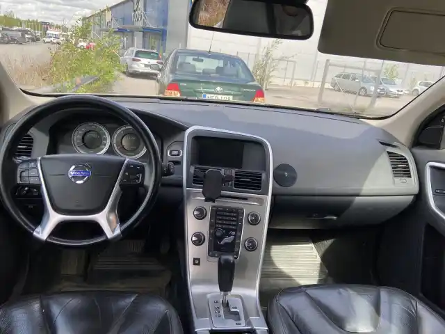 Ruskea (beige) Maastoauto, Volvo XC60 – EXI-616