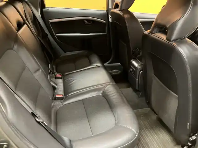 Vihreä Farmari, Volvo V70 – EXY-274