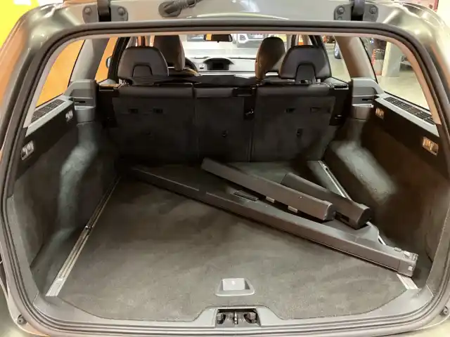 Vihreä Farmari, Volvo V70 – EXY-274
