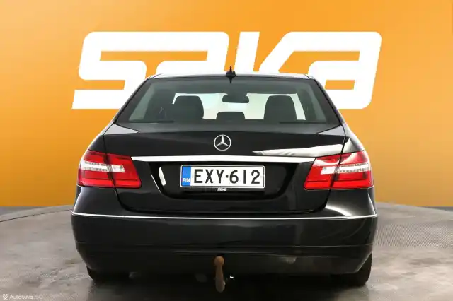 Musta Sedan, Mercedes-Benz E – EXY-612