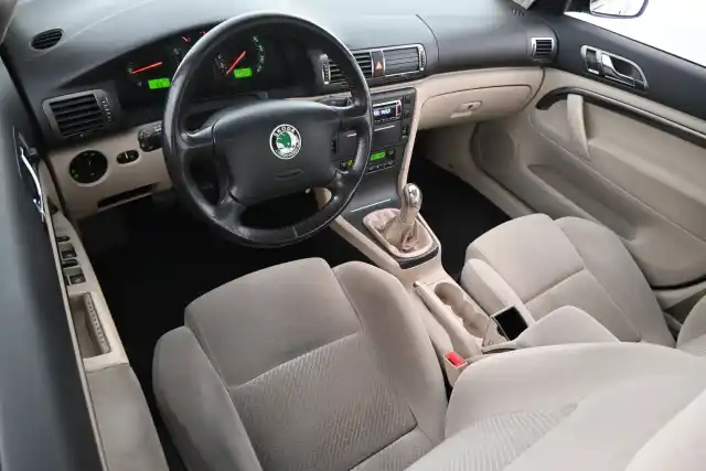 Sininen Sedan, Skoda Superb – FFX-629