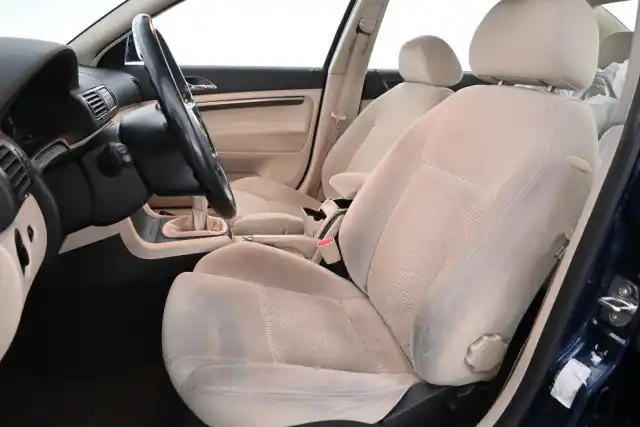 Sininen Sedan, Skoda Superb – FFX-629