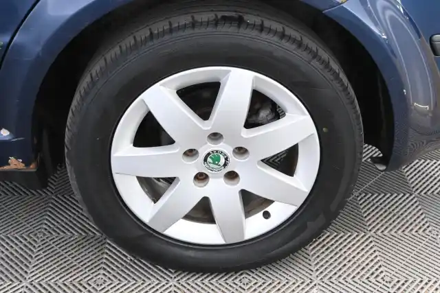 Sininen Sedan, Skoda Superb – FFX-629