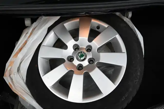Sininen Sedan, Skoda Superb – FFX-629