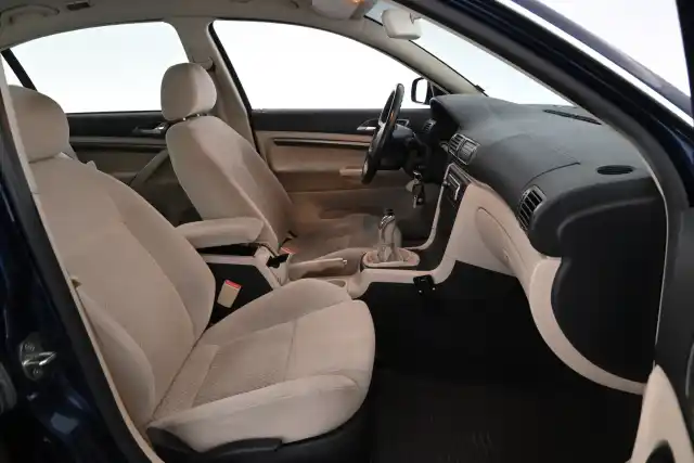 Sininen Sedan, Skoda Superb – FFX-629