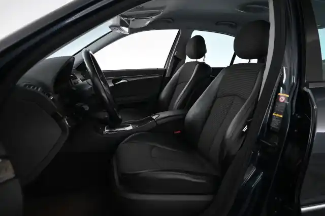 Musta Sedan, Mercedes-Benz E – FGL-221