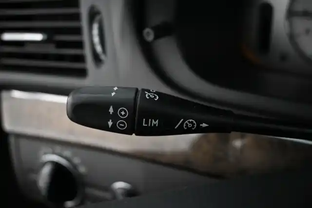 Musta Sedan, Mercedes-Benz E – FGL-221