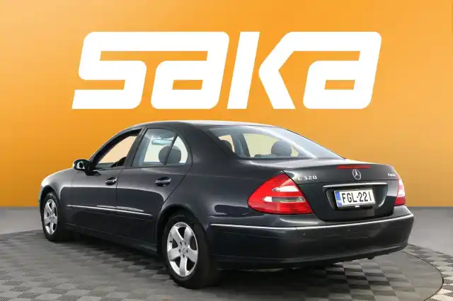 Musta Sedan, Mercedes-Benz E – FGL-221