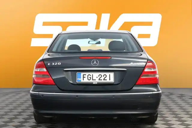 Musta Sedan, Mercedes-Benz E – FGL-221