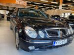 Musta Sedan, Mercedes-Benz E – FGL-221, kuva 1