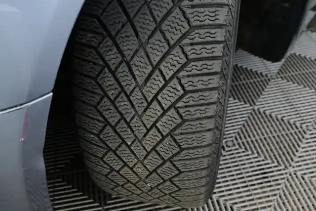 Harmaa Farmari, Audi A6 – FHA-895