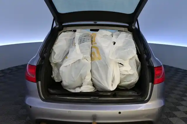 Harmaa Farmari, Audi A6 – FHA-895