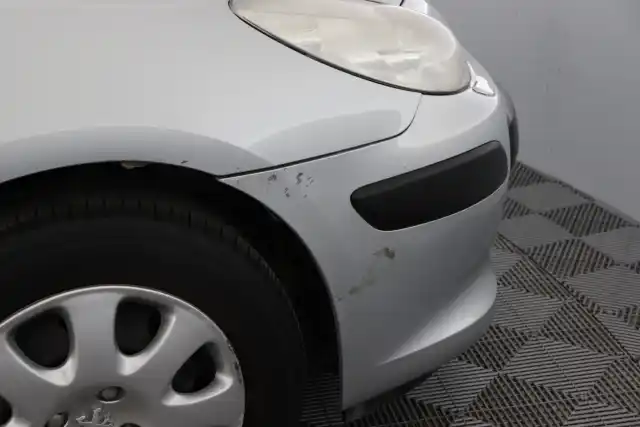 Harmaa Viistoperä, Peugeot 307 – FHE-189